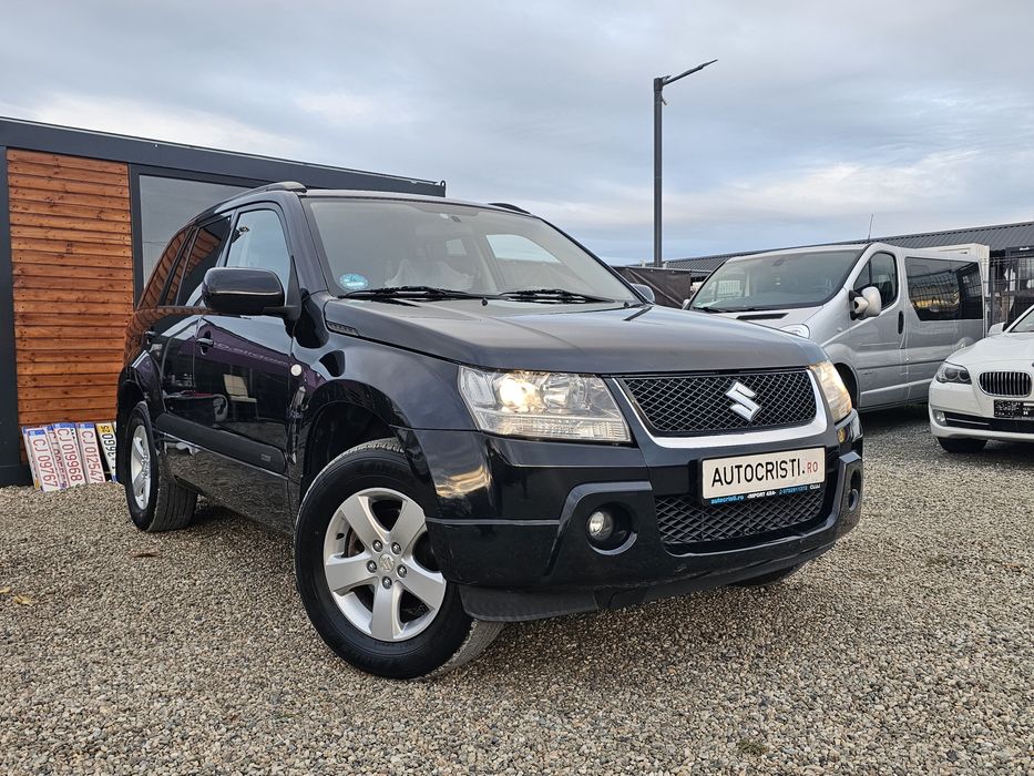 Suzuki grand vitara, 2.0Benzina  4x4 Reductor  Aer condiționat  Cârlig  Jante  Posibil Rate *