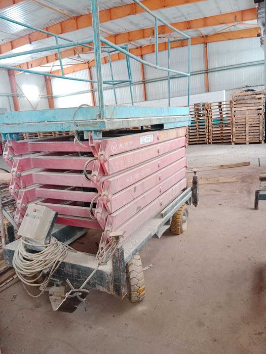 Продам ножничный подъемник