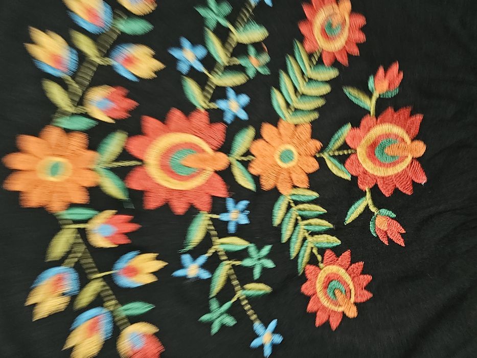 Vand bluza bbc neagra  tip ie cu broderie marime mare xl xxl cu buzuna