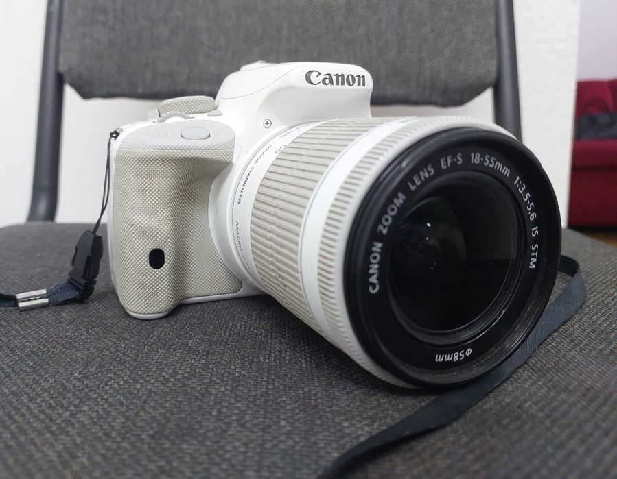 Фотоапарат Canon EOS 100D