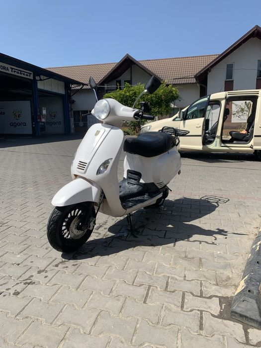 Vant/inchiriez tot ce se vede in poze scutere cu si fara permis