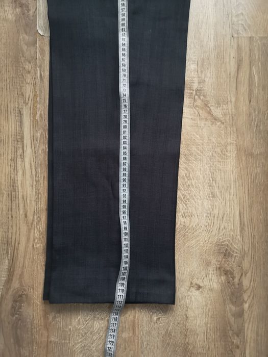 Pantaloni costum, mărimea 52. 80% lână.