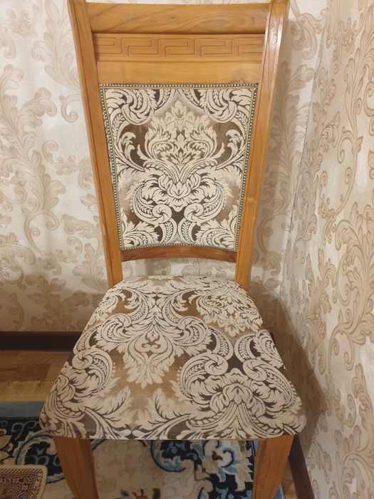 Стол со стульями