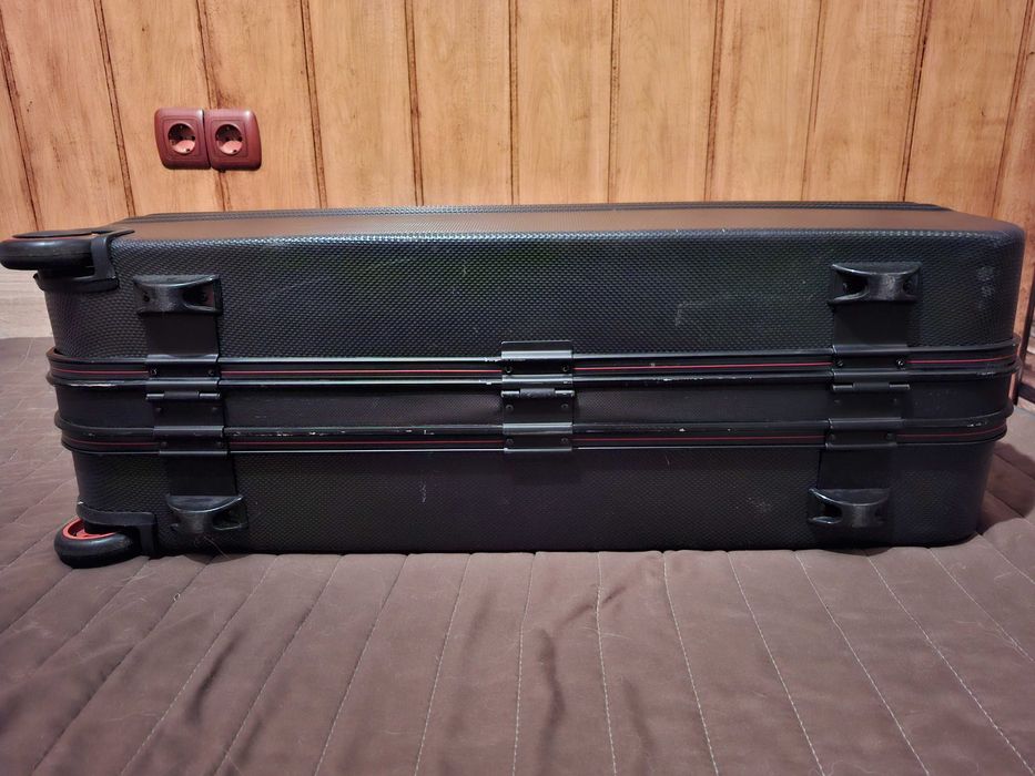 Голям пластмасов пътнически куфар