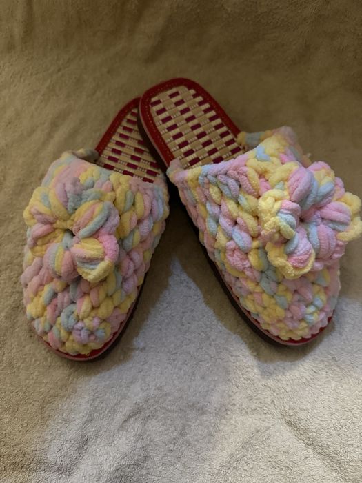 Вязанные тапочки ручной работы