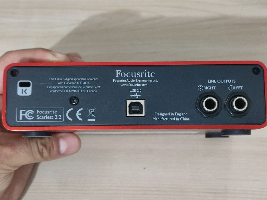 Звуковая карта Focusrite 2i2