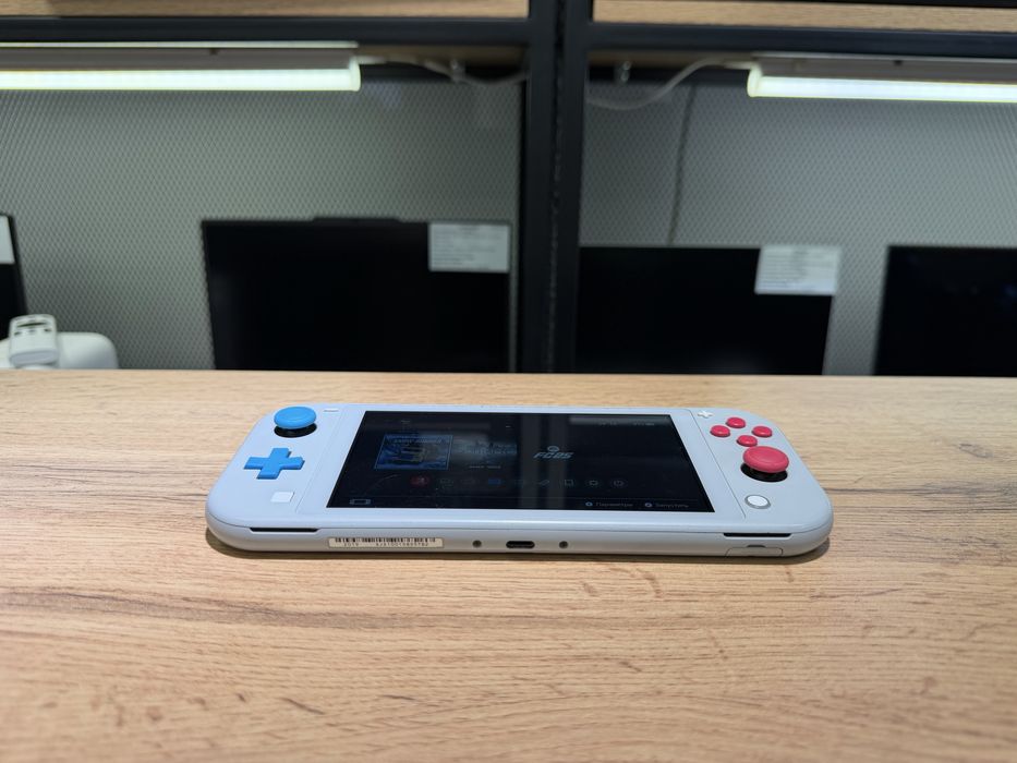 Приставка Nintendo Switch Lite, прошитая, с чехлом, 2117/А10