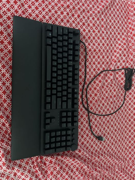 Razer Huntsman V2 с Razer Clicky Optical Switches (лилави суичове)