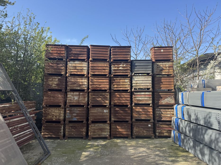 Containere metalice stivuibile