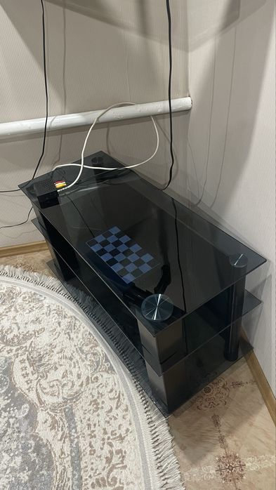 Продам стеклянный стол