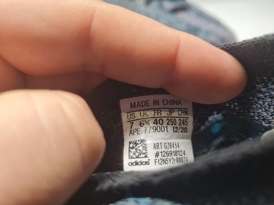 Маратонки Adidas  Yeezy 380 

Чисто нови без кутия. 

Размер 40 стелка