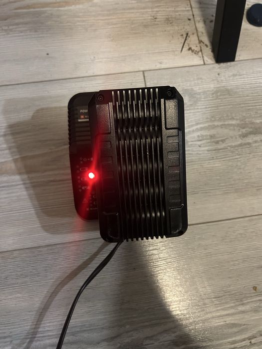 Акумулаторна полираща/шлифовъчна машина EINHELL +зарядно и батерия