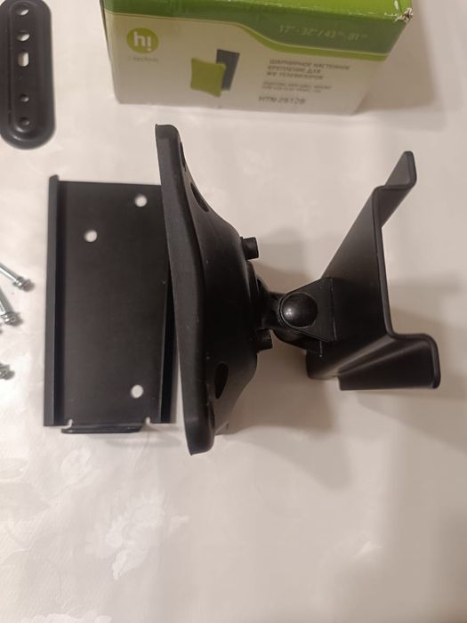 Настенное крепление для ЖК- телевизоров