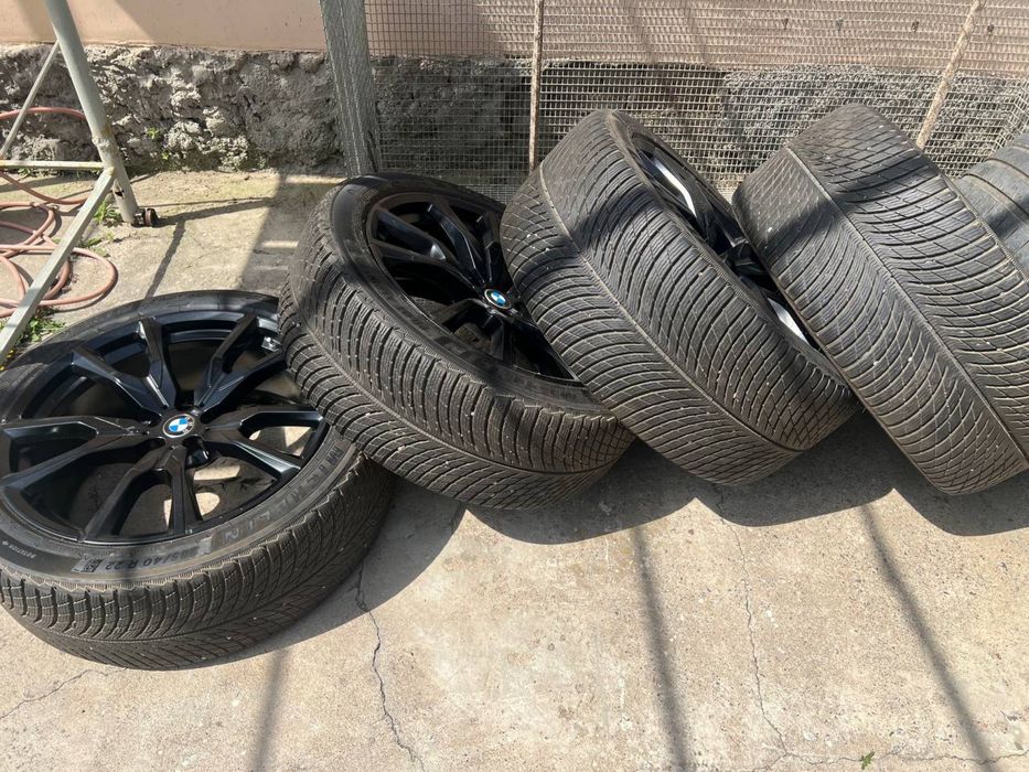 Продаётся комплект оригинальных дисков и зимних шин R22  BMW X5 45е М