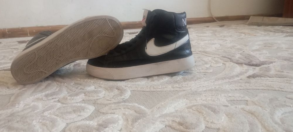 Две кроссовки  для повседневной