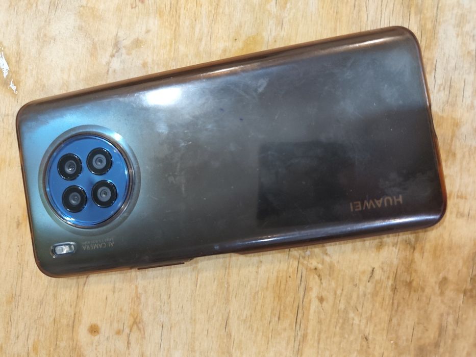 HUAWEI nova 8i .