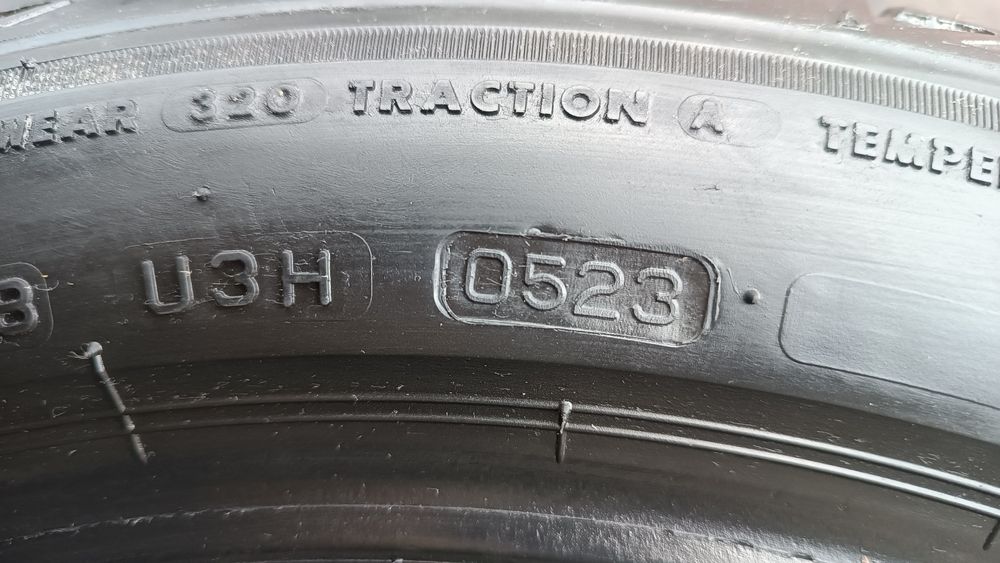225/45/17 Bridgestone Дот 0523