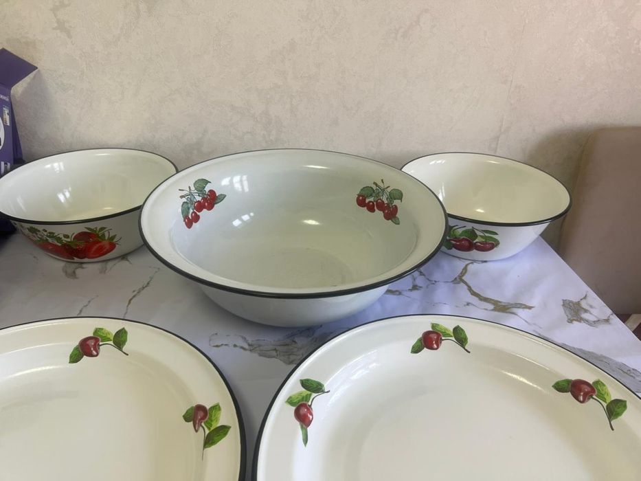 3 большие  чашки и 2 легена все отдам за 5тыс