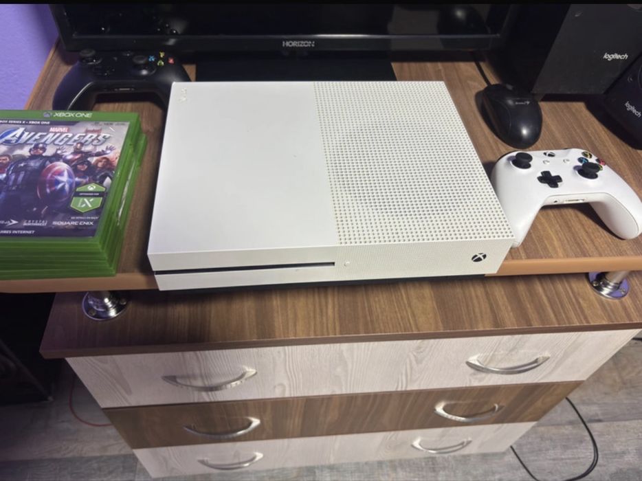 Xbox One S, 2 controlere si 4 jocuri