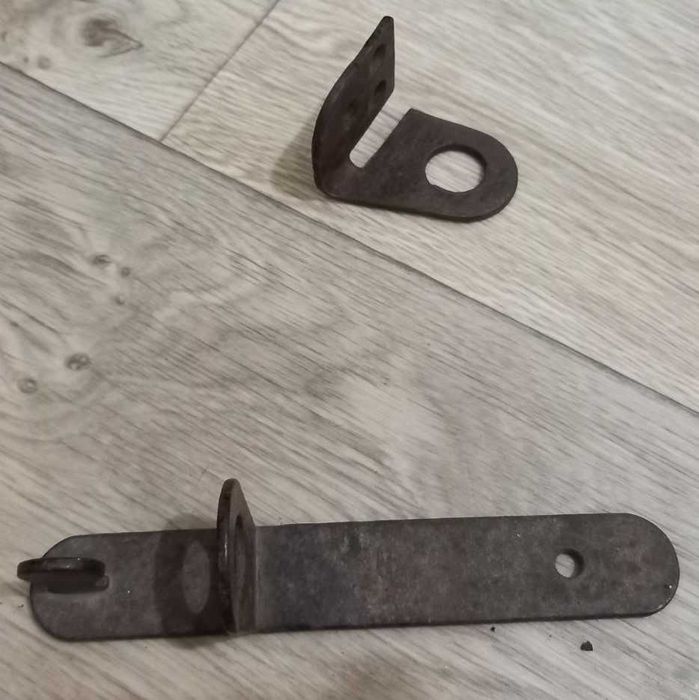 Продам задвижки на двери сарая с петлями под замок