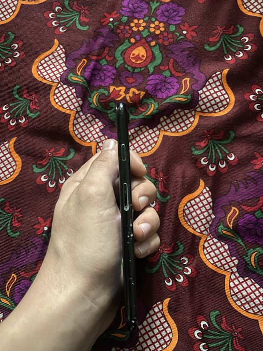 Айфон 7 рабочий очень зорошый телефон 128 гг