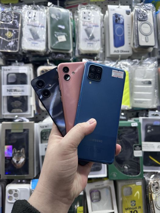 Телефоны разные.