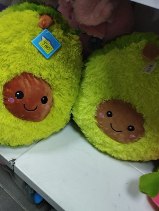 Подушка авокадо с пледом