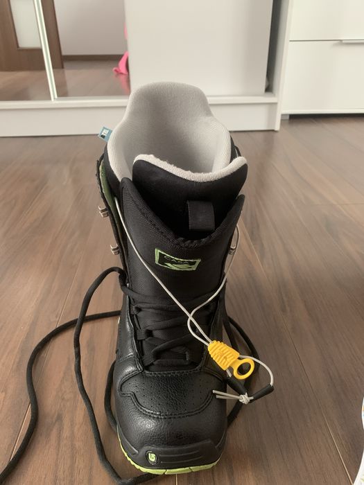 Boots burton marimea 37