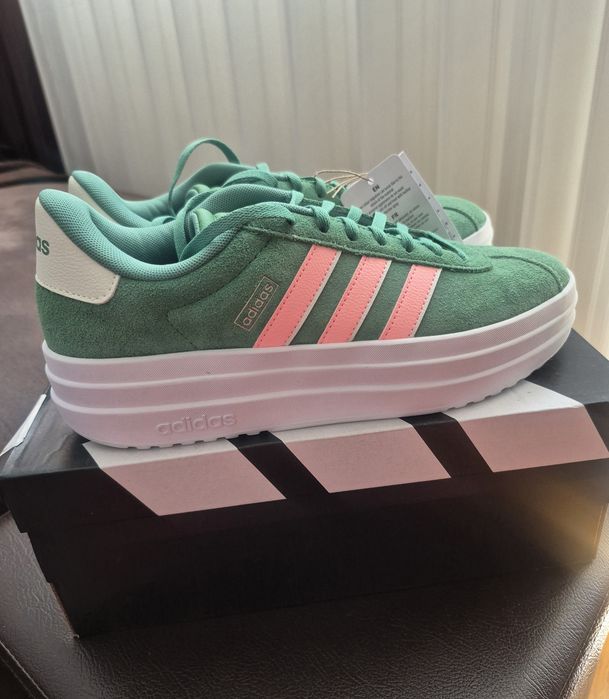 Кецове Adidas         .