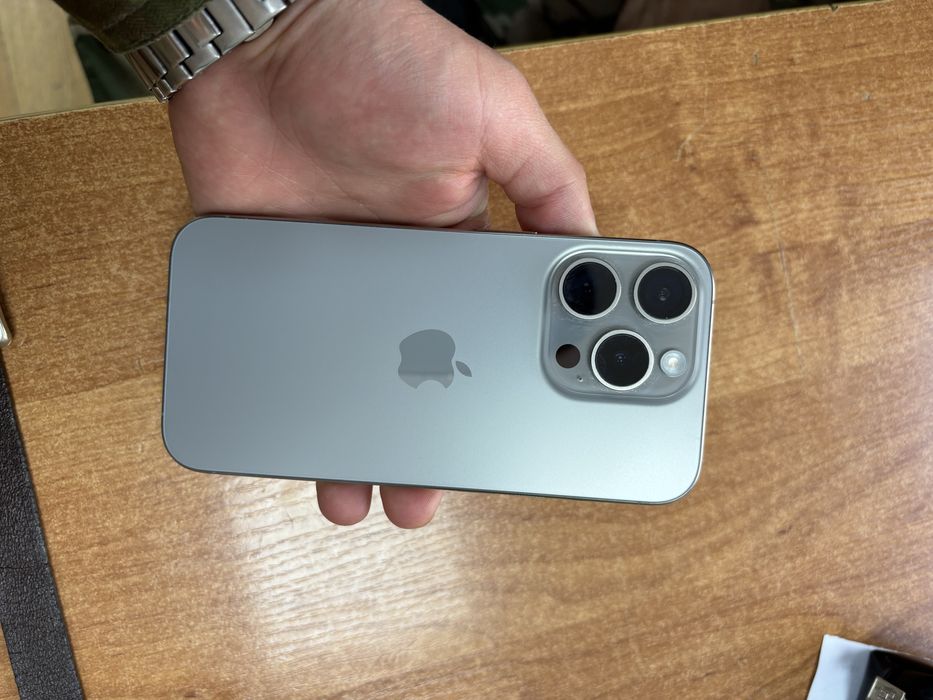 Iphone 15 pro продаю срочна в идеальном состояни