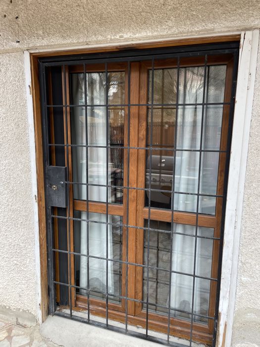 Продавам решетки за прозорци и врати