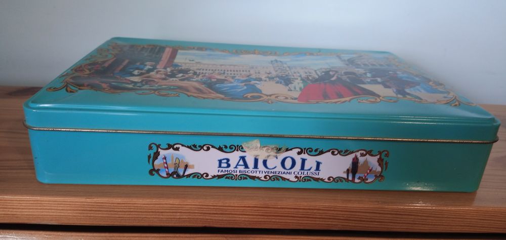 естествени камъни,картина, ретро дядо Коледа,кутии,икона, свещник