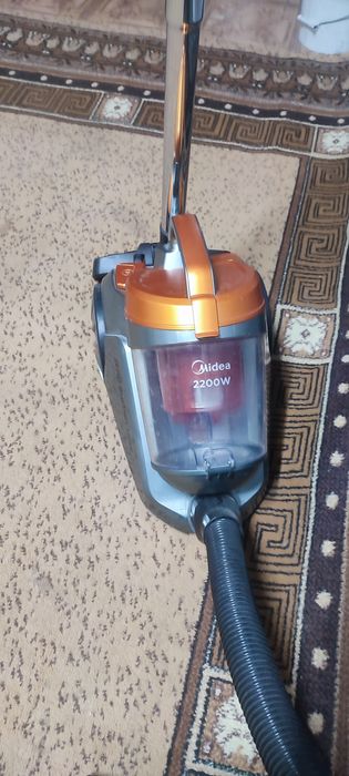 Продам пылесос почти новый