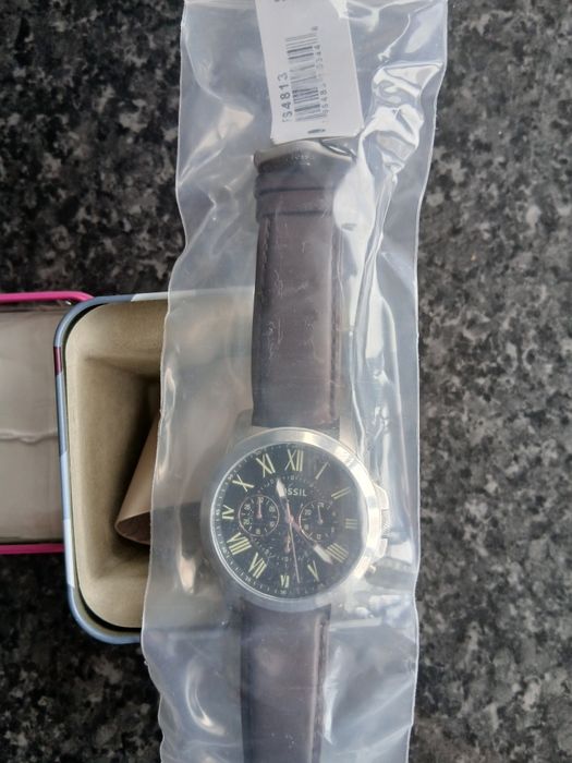 Чисто нов часовник  Fossil FS4813