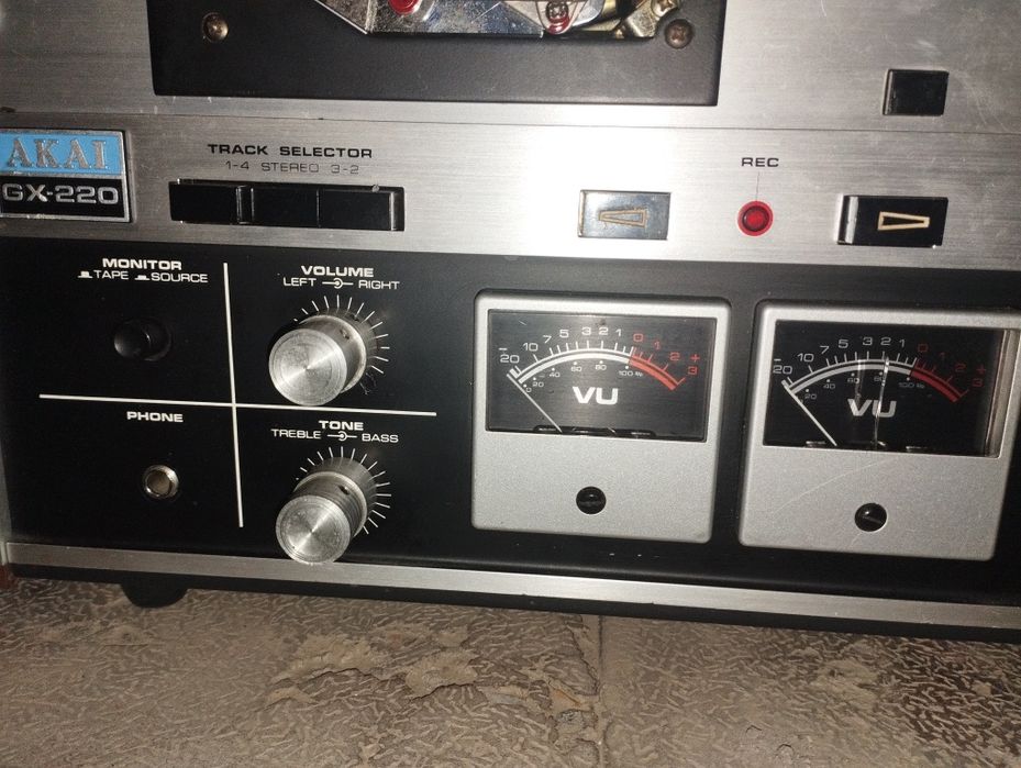 Катушечный магнитофон AKAI GX-220