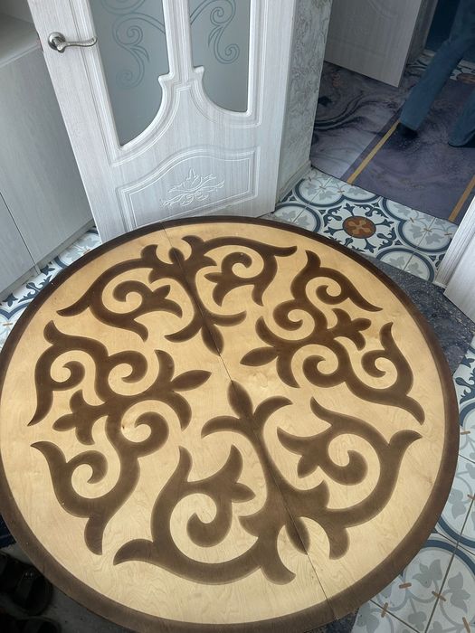 Дөңгелек үстел сатылады срочно!