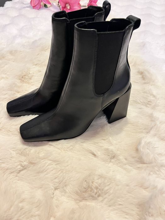 Botine/cizme scurte din piele naturala moale