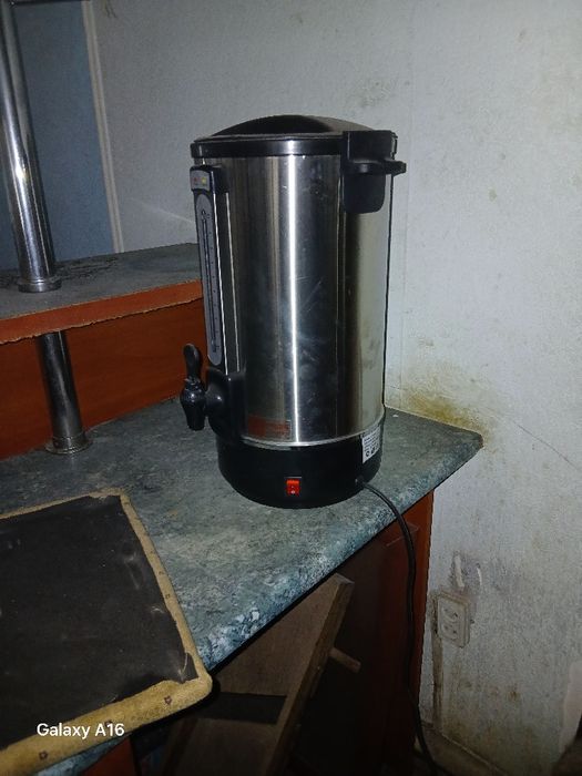 Продам  срочно  термопот 20 литр