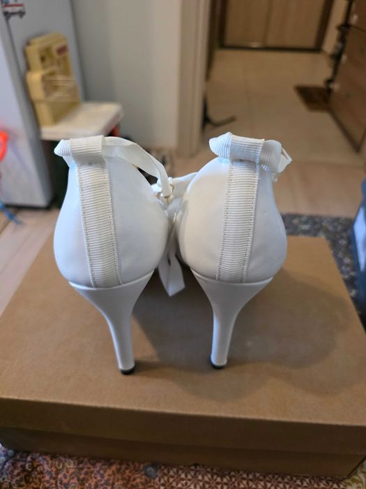 Дамски обувки на ток НОВИ 39 НОМЕР