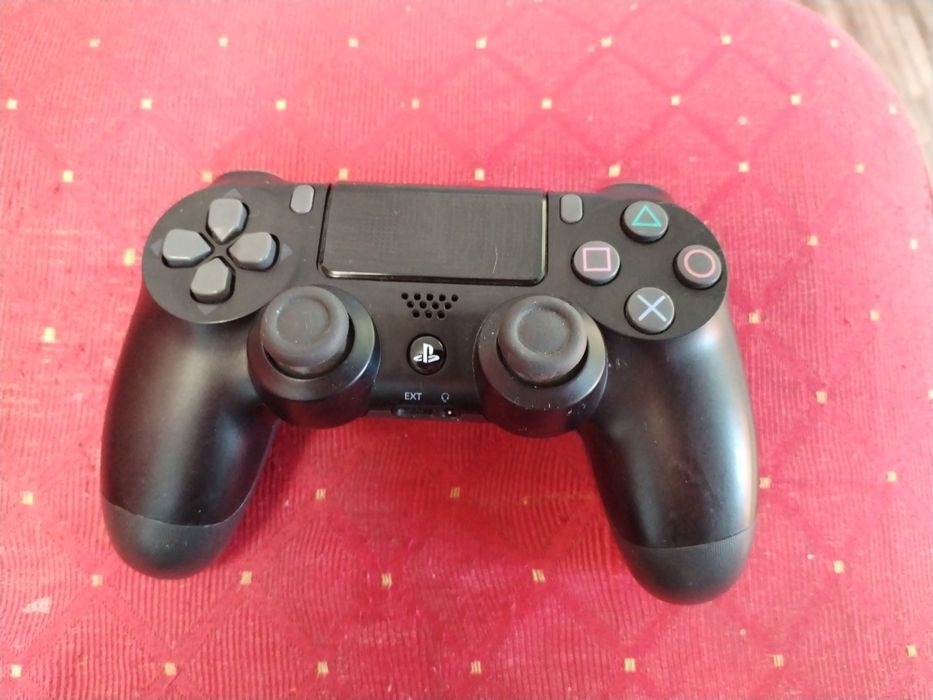 **Vând set  controllere  PlayStation 4 aduse din Germania