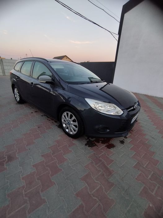 Ford focus an 2012 benzina  2200 euro