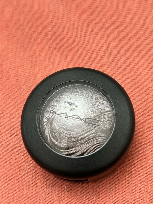 Тени для век от Mac