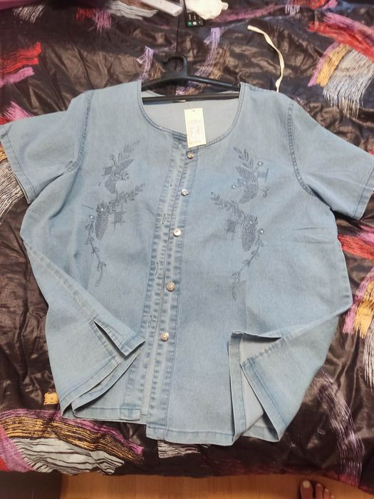 Две дамски дънкови ризи