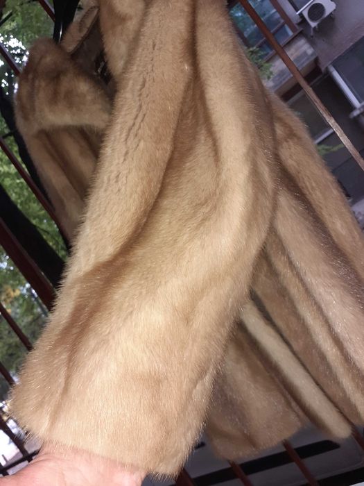 Елегантно дамско палто кожух от естествена кожа - цели норки