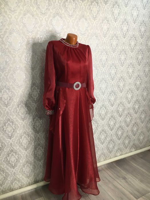 Платье вечернее шикарное