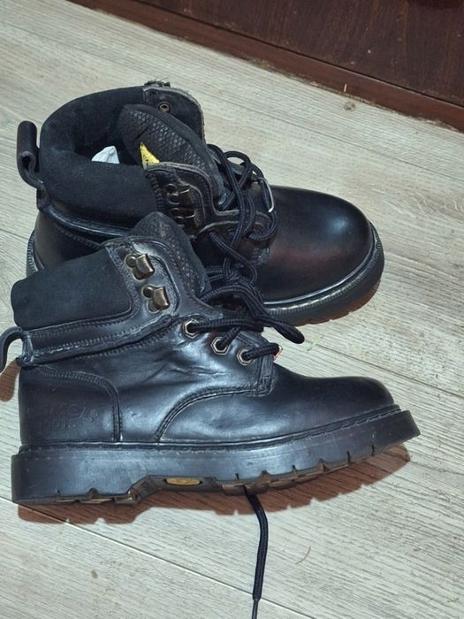 Bocanci piele nou camel 80lei