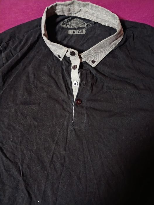Tricou modern de firmă