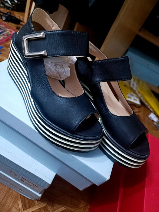 Женские кожаные обуви