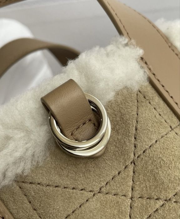 Dior чанта с пух