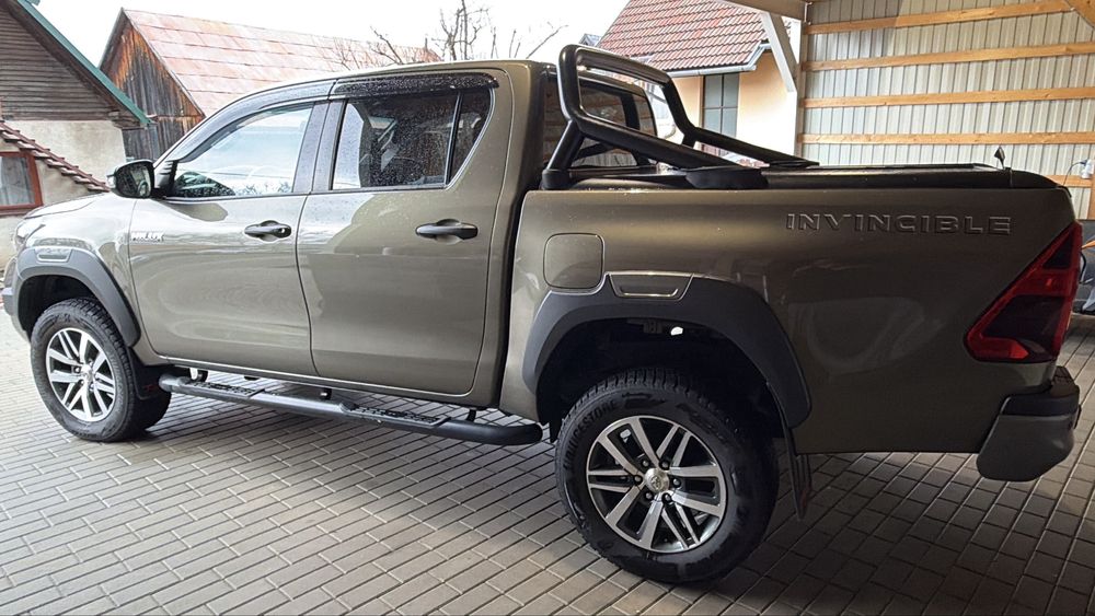 Toyota hilux invincible